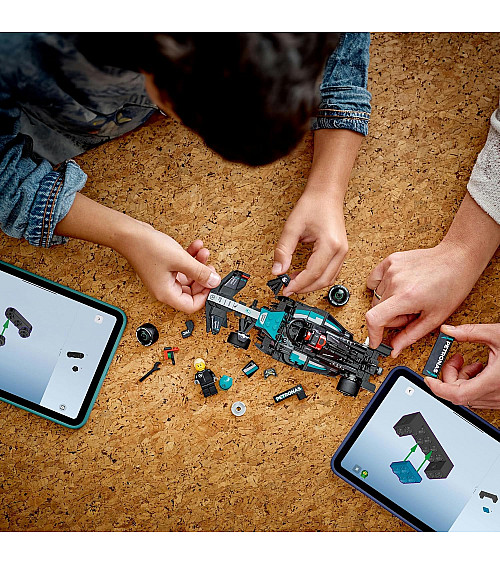 LEGO Speed Champions Mercedes-AMG F1 W15 Race Car with Driver Minifigure 77244